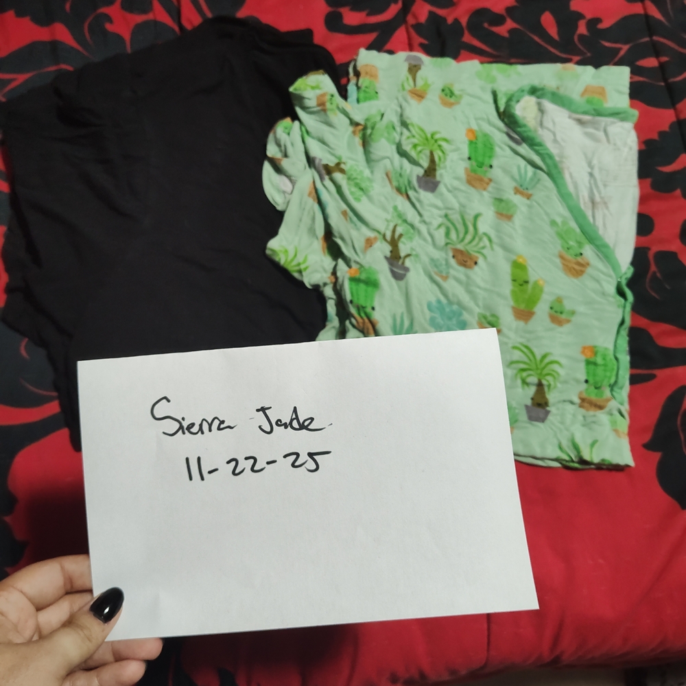 Black and Green Succulents Print T-Shirtz Little Sleepies Adult X-Large